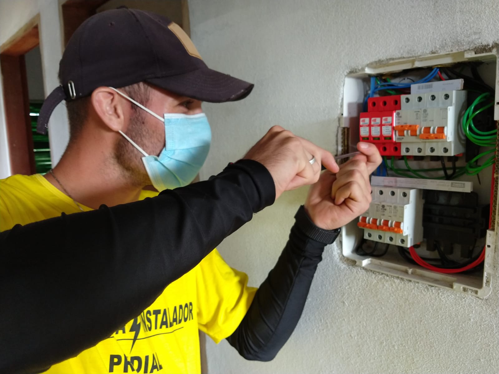 Montagem de quadro de distribuição